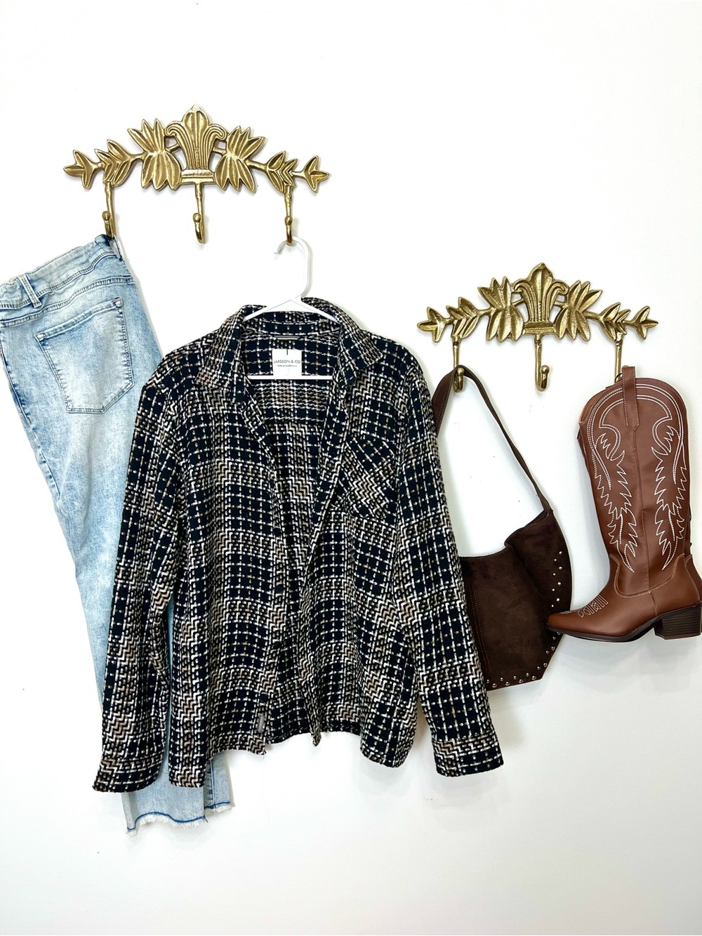 Black plaid weaved shacked M